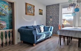 Apartment Bayreuth, 4 Zimmer Ferienwohnung im Haus mit Kunst, WLAN, Küche, Parkplatz